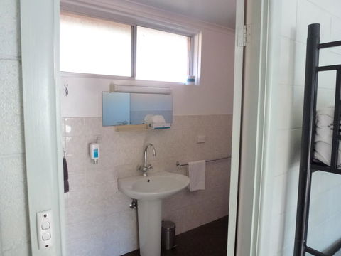 The Grampians Motel - Redcliffe Tourism 36
