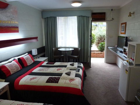 The Grampians Motel - Redcliffe Tourism 11