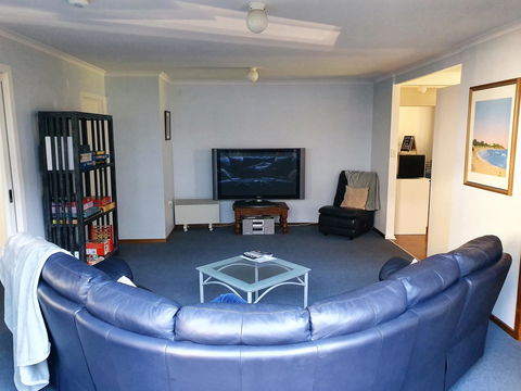 Island Family Holiday Retreat - Redcliffe Tourism 4
