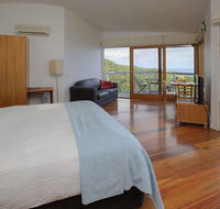 Chris's Beacon Point Restaurant  Villas - Redcliffe Tourism