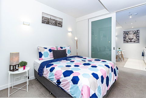 Stay Like Home - Redcliffe Tourism 1