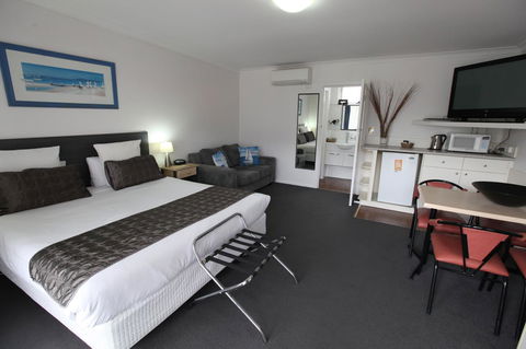 Mornington Motel - Redcliffe Tourism 7