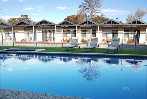 Mornington Motel - Redcliffe Tourism 0