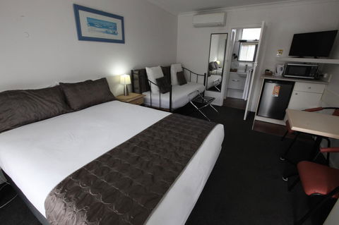 Mornington Motel - Redcliffe Tourism 1