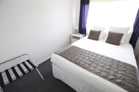 Mornington Motel - Redcliffe Tourism 27