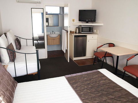 Mornington Motel - Redcliffe Tourism 37