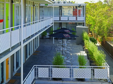 The Parkmore Hotel - Redcliffe Tourism 6