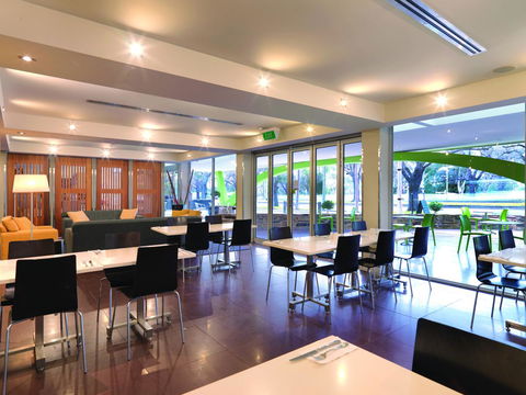 The Parkmore Hotel - Redcliffe Tourism 5