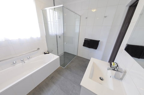 Greenvale Holiday Units - Redcliffe Tourism 2