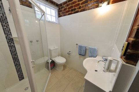 Greenvale Holiday Units - Redcliffe Tourism 5