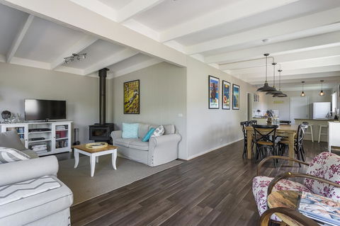 Blairgowrie Bella - Light Filled Home With Great Deck - Redcliffe Tourism 2