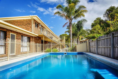 Allambi Holiday Apartments - Redcliffe Tourism 0