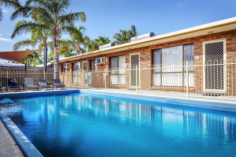 Allambi Holiday Apartments - Redcliffe Tourism 14