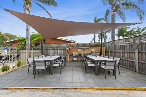 Allambi Holiday Apartments - Redcliffe Tourism 10