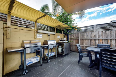 Allambi Holiday Apartments - Redcliffe Tourism 30