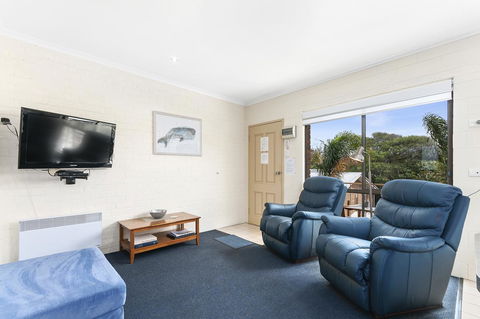 Allambi Holiday Apartments - Redcliffe Tourism 17