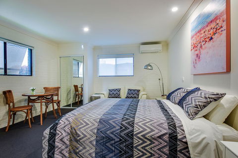 Allambi Holiday Apartments - Redcliffe Tourism 33