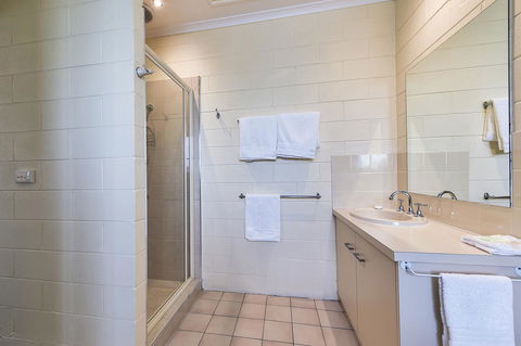 Allambi Holiday Apartments - Redcliffe Tourism 28