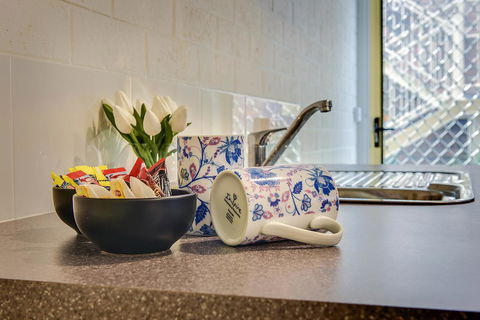 Allambi Holiday Apartments - Redcliffe Tourism 32