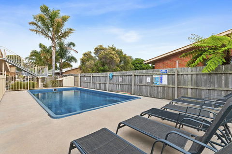 Allambi Holiday Apartments - Redcliffe Tourism 16