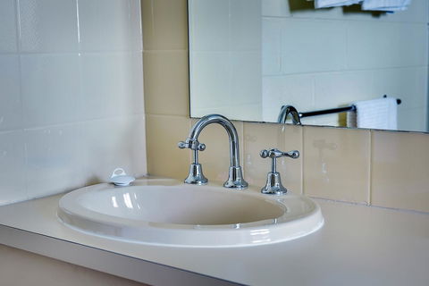 Allambi Holiday Apartments - Redcliffe Tourism 40