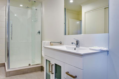 Allambi Holiday Apartments - Redcliffe Tourism 36