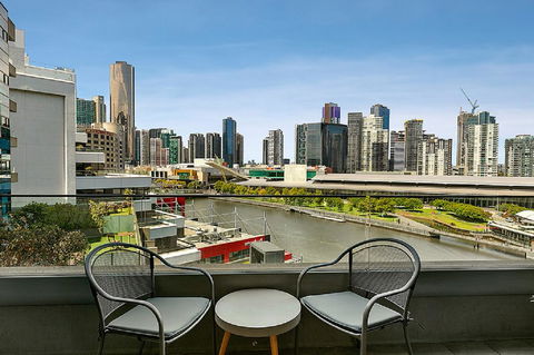 Melbourne Holiday Apartments Flinders Wharf - Redcliffe Tourism 2