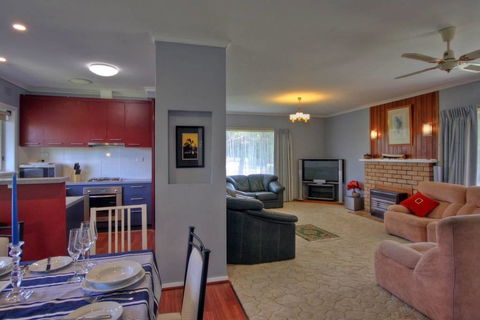 Jacaranda House - Redcliffe Tourism 2