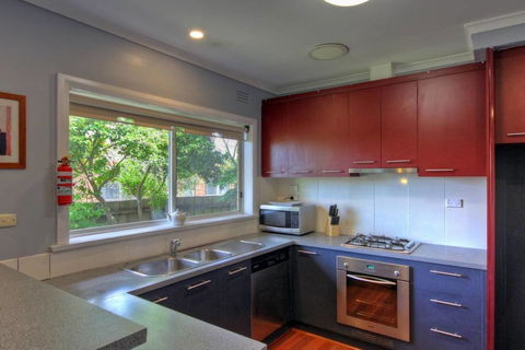 Jacaranda House - Redcliffe Tourism 4