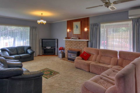 Jacaranda House - Redcliffe Tourism 1