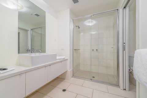 Waterfront Melbourne Apartments - Redcliffe Tourism 32
