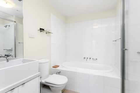 Waterfront Melbourne Apartments - Redcliffe Tourism 26