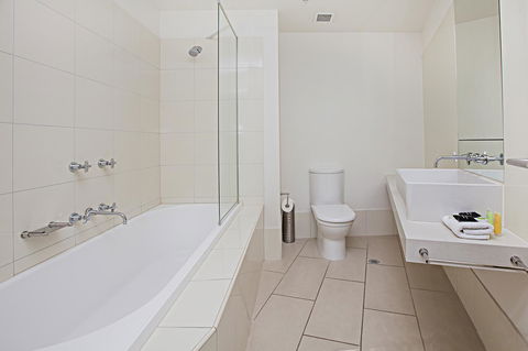 Waterfront Melbourne Apartments - Redcliffe Tourism 29