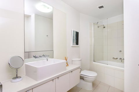 Waterfront Melbourne Apartments - Redcliffe Tourism 37