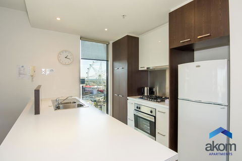 AKOM AT Docklands - Redcliffe Tourism 14