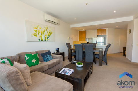 AKOM AT Docklands - Redcliffe Tourism 7
