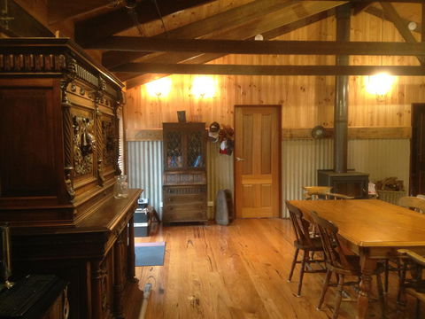 Mud Hollow Barn - Redcliffe Tourism 9