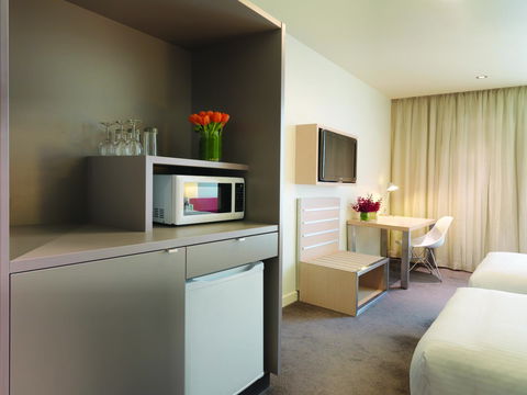 Travelodge Hotel Melbourne Docklands - Redcliffe Tourism 5