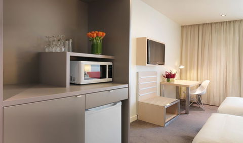 Travelodge Hotel Melbourne Docklands - Redcliffe Tourism 13