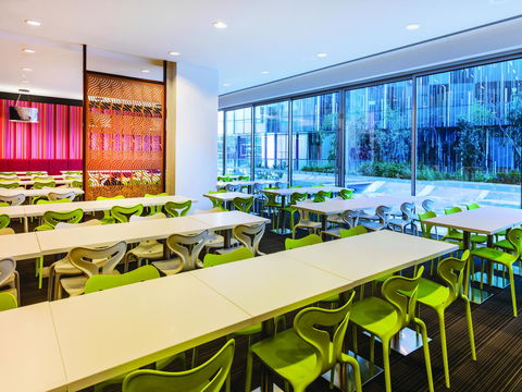 Travelodge Hotel Melbourne Docklands - Redcliffe Tourism 21