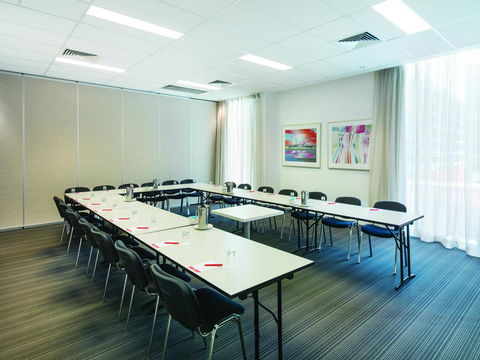 Travelodge Hotel Melbourne Docklands - Redcliffe Tourism 11