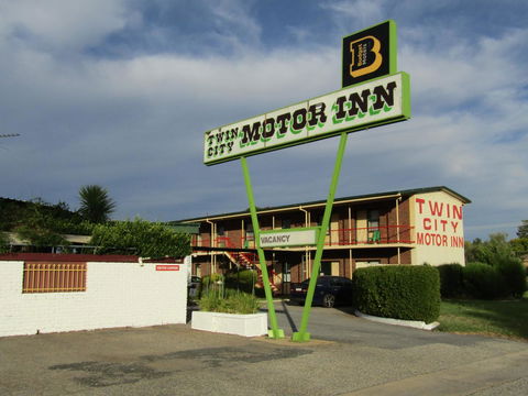 Twin City Motor Inn - Redcliffe Tourism 1