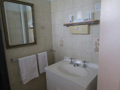 Twin City Motor Inn - Redcliffe Tourism 36