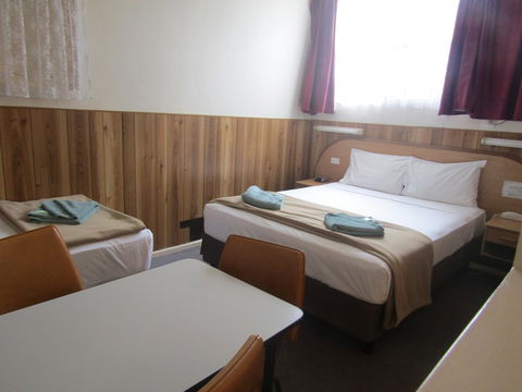 Twin City Motor Inn - Redcliffe Tourism 24