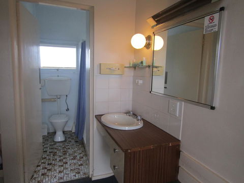 Twin City Motor Inn - Redcliffe Tourism 13