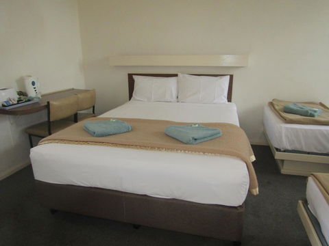 Twin City Motor Inn - Redcliffe Tourism 2