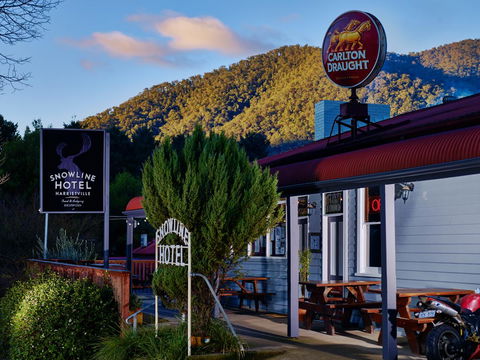 The Harrietville Snowline Hotel - Redcliffe Tourism 0