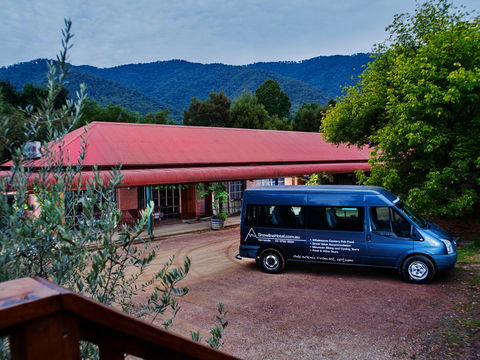 The Harrietville Snowline Hotel - Redcliffe Tourism 1