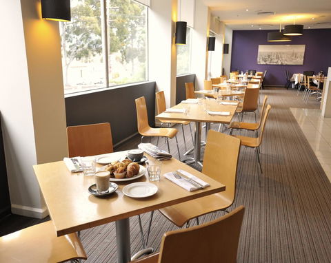 Mercure North Melbourne - Redcliffe Tourism 3