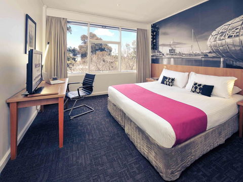 Mercure North Melbourne - Redcliffe Tourism 0